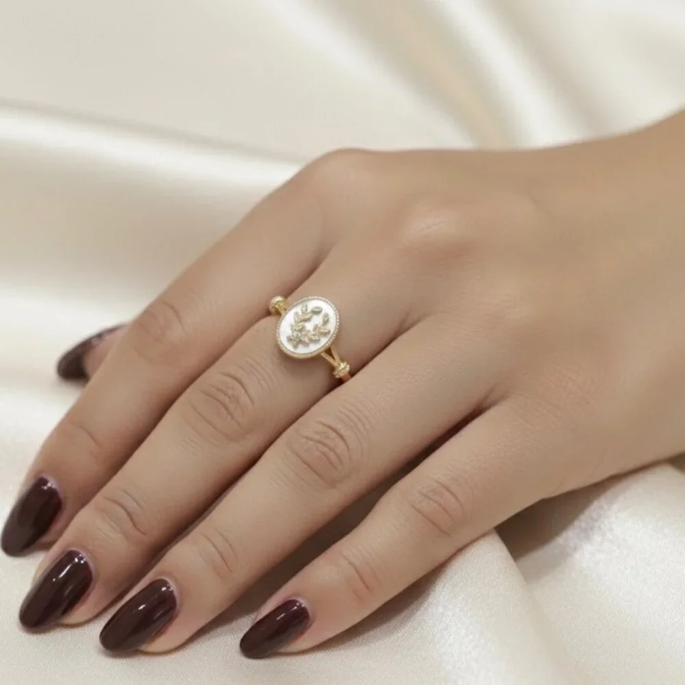 NEW Vintage Style Medallion Ring Sz 7 14K Plated Enamel Leaf Dainty Fairy